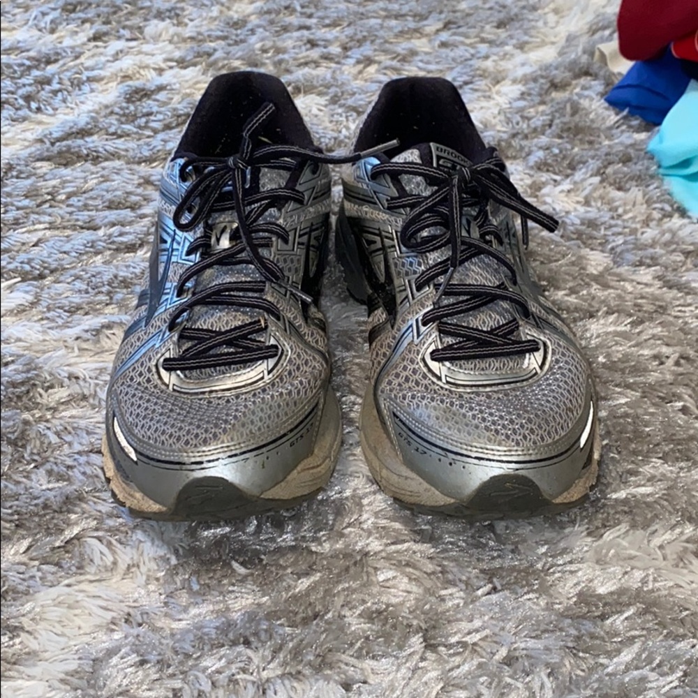 Men’s Brooks Tennis Shoes size 12